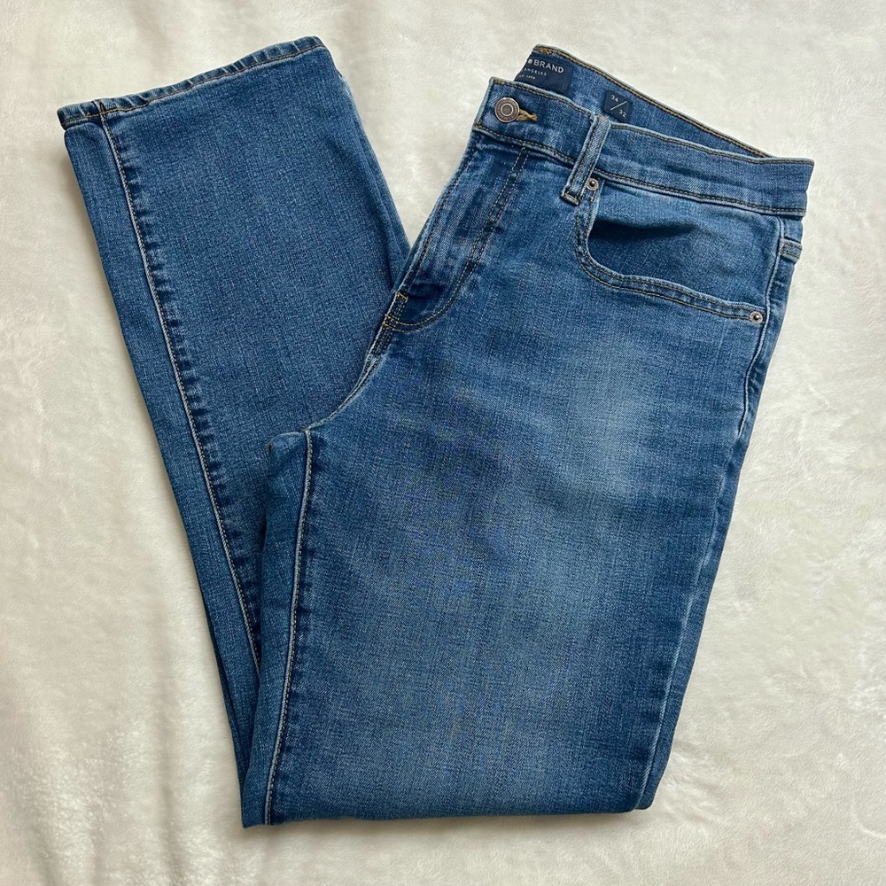 Men’s Lucky Brand jeans 223 Straight mid wash jeans size 34” x 32”
